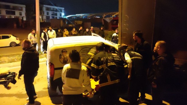 Foto - Park halindeki tıra çarptı, yaralanan arkadaşını araçta bırakıp kaçtı