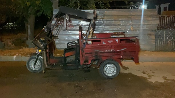 Foto - Park halindeki triportör alev alev yandı