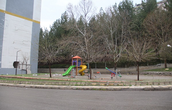 Foto - Parklar çocuksuz, evler insansız kaldı