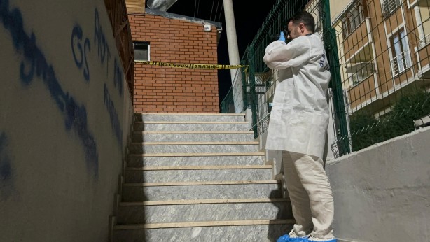 Parkta tartıştığı 2 kişiyi bıçakladı: Kaçarken yakalandı