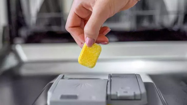 Foto - Parlatıcı yerine beyaz sirke kullanın! Herkes yapabilir: Bulaşık makinesi deterjanları bağırsakları bozuyor