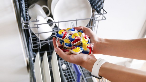 Foto - Parlatıcı yerine beyaz sirke kullanın! Herkes yapabilir: Bulaşık makinesi deterjanları bağırsakları bozuyor