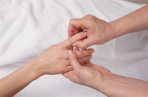 Foto - Parmak çıtlatmak kemik erimesine mi sebep oluyor?