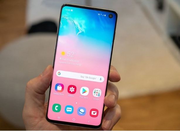 Foto - Parmak izini kendi temizleyen ekran teknolojisi