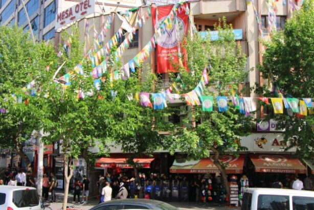 Foto - Parti binası değil terör yuvası! DEM teşkilatından akıl almaz görüntüler