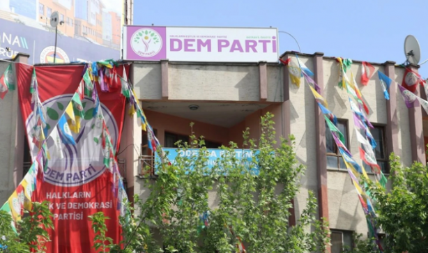 Parti binası değil terör yuvası! DEM teşkilatından akıl almaz görüntüler