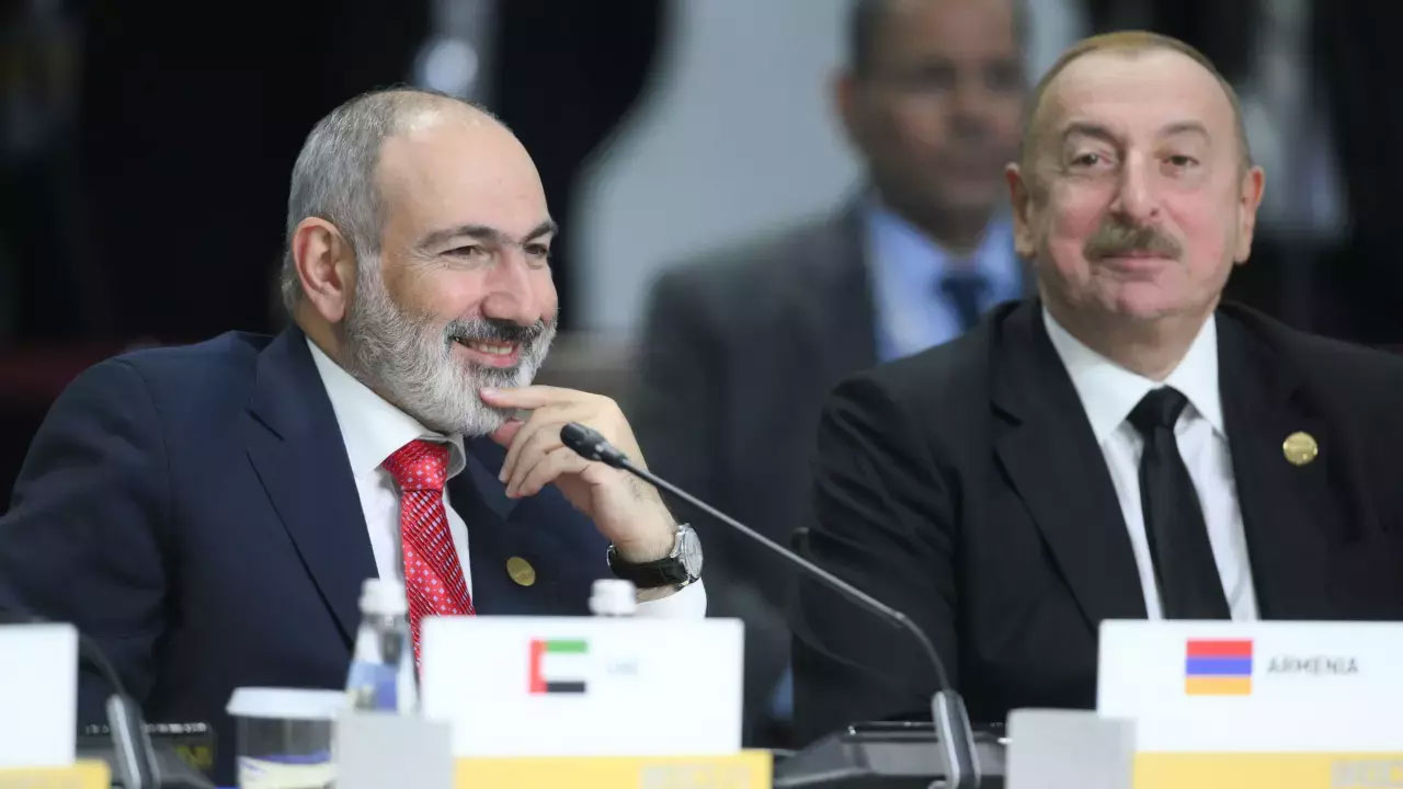 Foto - Paşinyan gemileri yaktı! Azerbaycan için Anayasa’yı değiştirecek