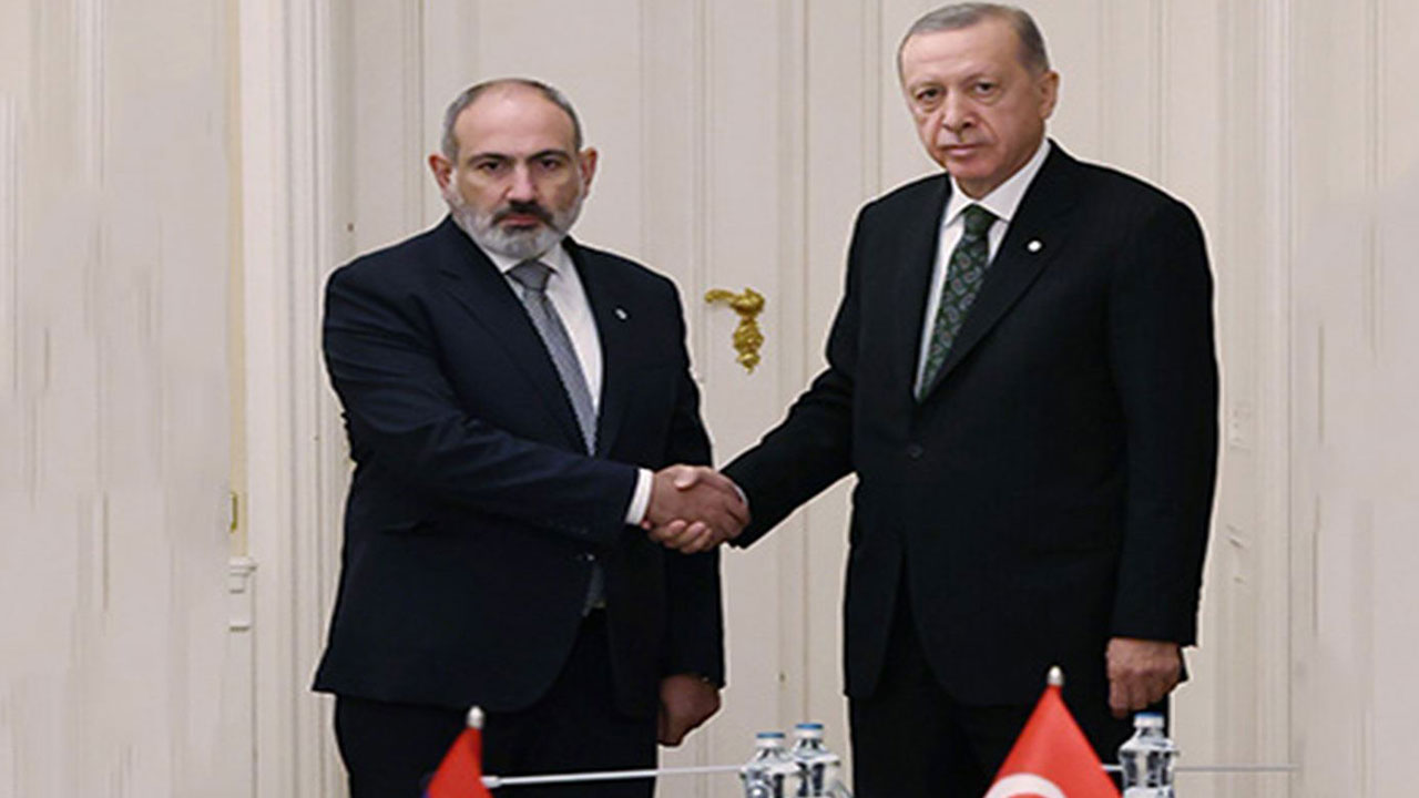 Foto - Paşinyan'ın Türkiye sözleri Ermenistan'ı ayağa kaldırdı! 'Vatan haini' ilan ettiler