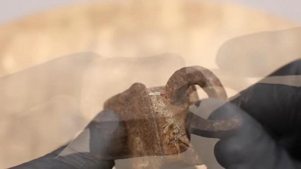 Foto - Paslanmış eski kilidi restore ederken gözlerine inanamadı! İçinden bakın neler çıktı