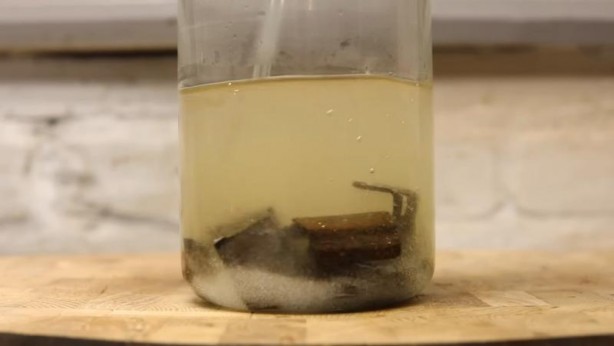 Foto - Paslanmış eski kilidi restore ederken gözlerine inanamadı! İçinden bakın neler çıktı