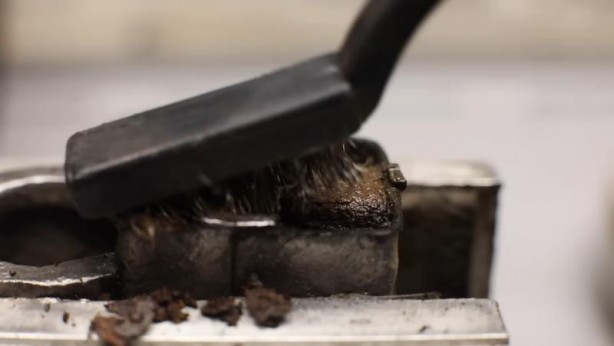 Foto - Paslanmış eski kilidi restore ederken gözlerine inanamadı! İçinden bakın neler çıktı