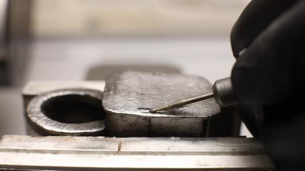 Foto - Paslanmış eski kilidi restore ederken gözlerine inanamadı! İçinden bakın neler çıktı