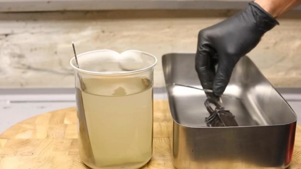 Foto - Paslanmış eski kilidi restore ederken gözlerine inanamadı! İçinden bakın neler çıktı