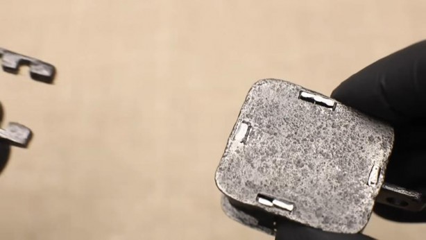 Foto - Paslanmış eski kilidi restore ederken gözlerine inanamadı! İçinden bakın neler çıktı