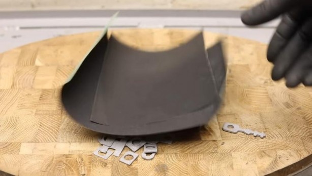 Foto - Paslanmış eski kilidi restore ederken gözlerine inanamadı! İçinden bakın neler çıktı