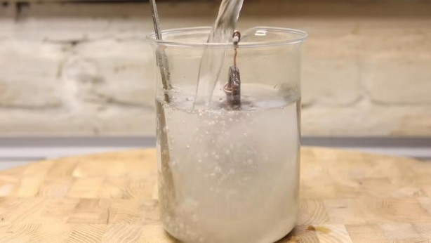 Foto - Paslanmış eski kilidi restore ederken gözlerine inanamadı! İçinden bakın neler çıktı