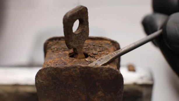 Foto - Paslanmış eski kilidi restore ederken gözlerine inanamadı! İçinden bakın neler çıktı