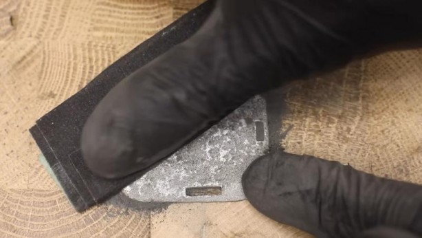 Foto - Paslanmış eski kilidi restore ederken gözlerine inanamadı! İçinden bakın neler çıktı