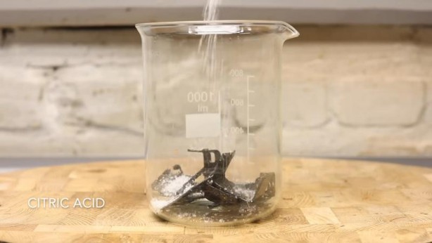 Foto - Paslanmış eski kilidi restore ederken gözlerine inanamadı! İçinden bakın neler çıktı