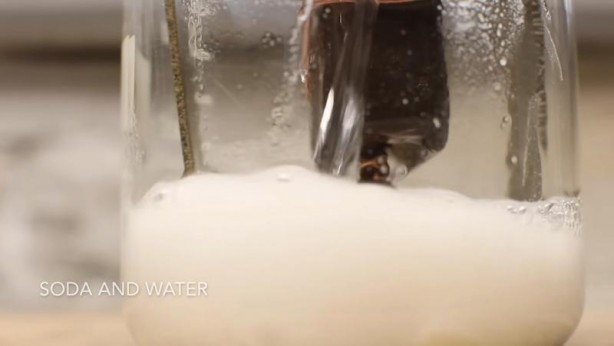 Foto - Paslanmış eski kilidi restore ederken gözlerine inanamadı! İçinden bakın neler çıktı