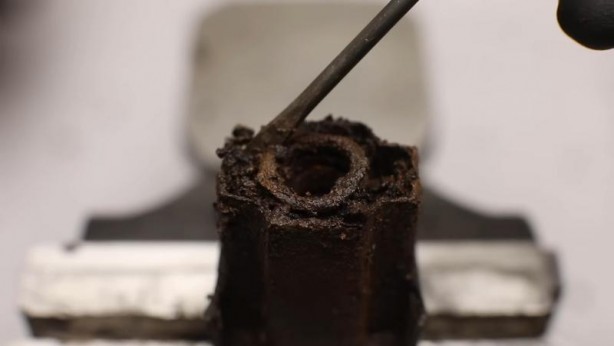 Foto - Paslanmış eski kilidi restore ederken gözlerine inanamadı! İçinden bakın neler çıktı