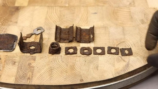 Foto - Paslanmış eski kilidi restore ederken gözlerine inanamadı! İçinden bakın neler çıktı