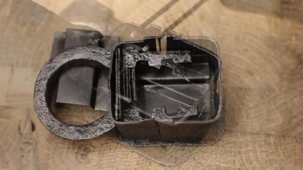 Foto - Paslanmış eski kilidi restore ederken gözlerine inanamadı! İçinden bakın neler çıktı