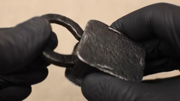 Foto - Paslanmış eski kilidi restore ederken gözlerine inanamadı! İçinden bakın neler çıktı