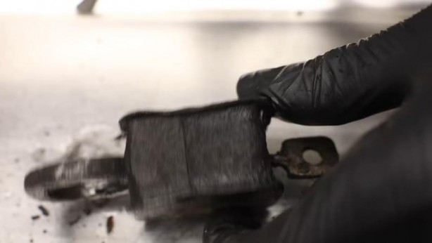 Foto - Paslanmış eski kilidi restore ederken gözlerine inanamadı! İçinden bakın neler çıktı