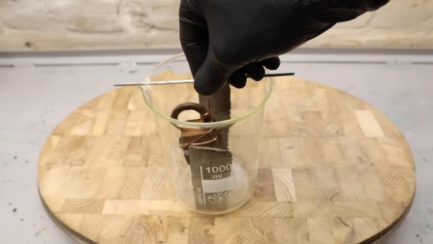 Foto - Paslanmış eski kilidi restore ederken gözlerine inanamadı! İçinden bakın neler çıktı