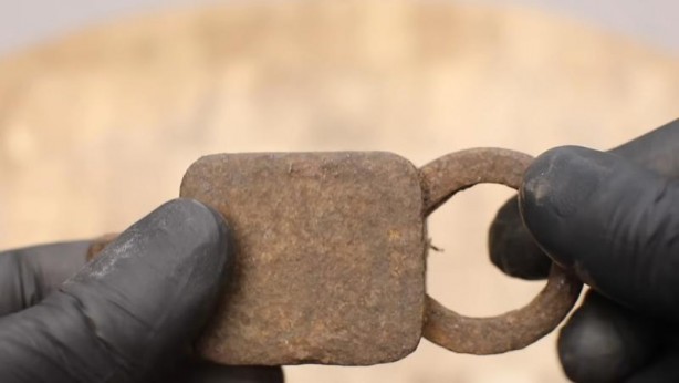 Foto - Paslanmış eski kilidi restore ederken gözlerine inanamadı! İçinden bakın neler çıktı