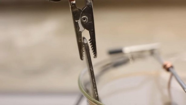 Foto - Paslanmış eski kilidi restore ederken gözlerine inanamadı! İçinden bakın neler çıktı