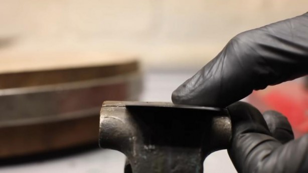 Foto - Paslanmış eski kilidi restore ederken gözlerine inanamadı! İçinden bakın neler çıktı