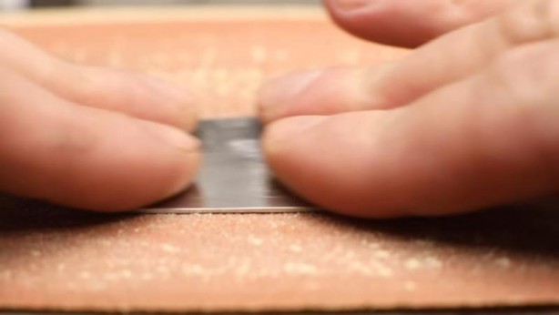 Foto - Paslanmış eski kilidi restore ederken gözlerine inanamadı! İçinden bakın neler çıktı