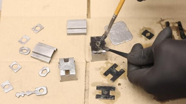 Foto - Paslanmış eski kilidi restore ederken gözlerine inanamadı! İçinden bakın neler çıktı