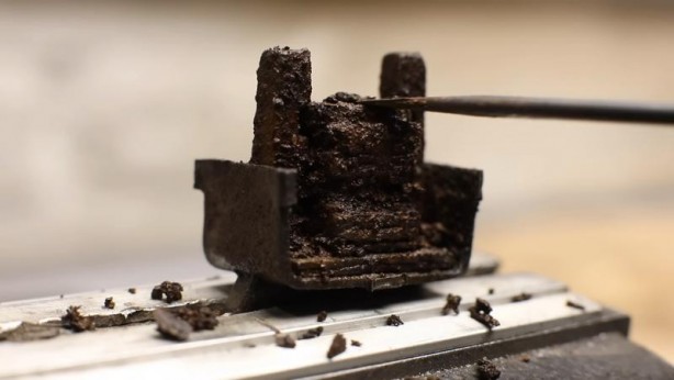 Foto - Paslanmış eski kilidi restore ederken gözlerine inanamadı! İçinden bakın neler çıktı