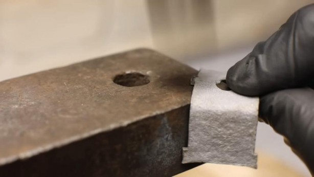 Foto - Paslanmış eski kilidi restore ederken gözlerine inanamadı! İçinden bakın neler çıktı