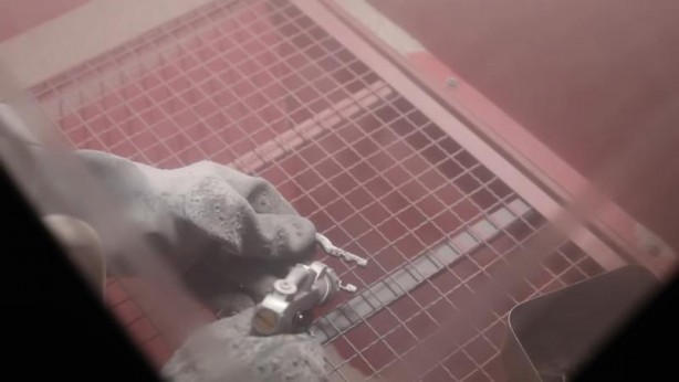 Foto - Paslanmış eski kilidi restore ederken gözlerine inanamadı! İçinden bakın neler çıktı