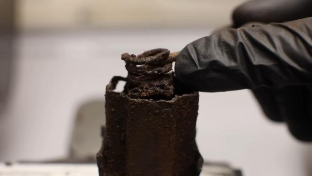 Foto - Paslanmış eski kilidi restore ederken gözlerine inanamadı! İçinden bakın neler çıktı