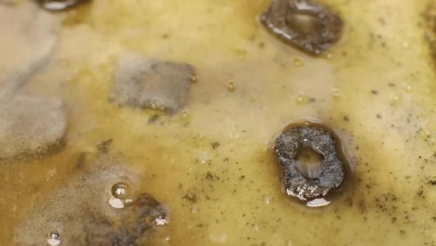 Foto - Paslanmış eski kilidi restore ederken gözlerine inanamadı! İçinden bakın neler çıktı