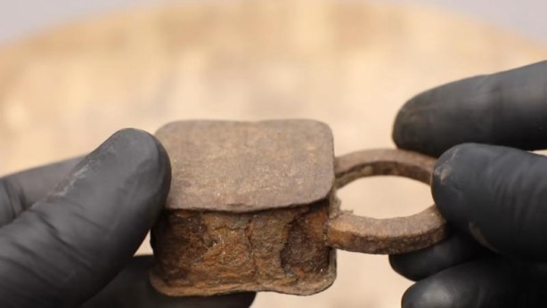 Foto - Paslanmış eski kilidi restore ederken gözlerine inanamadı! İçinden bakın neler çıktı