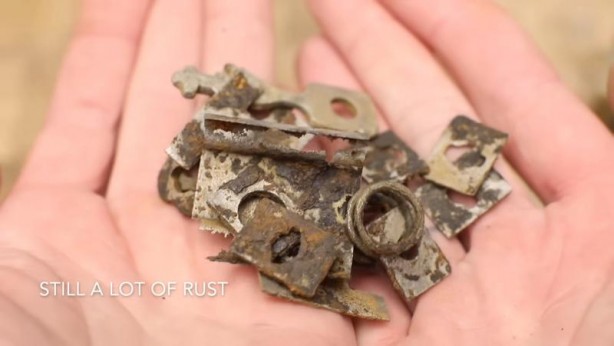 Foto - Paslanmış eski kilidi restore ederken gözlerine inanamadı! İçinden bakın neler çıktı