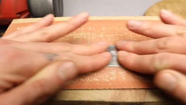 Foto - Paslanmış eski kilidi restore ederken gözlerine inanamadı! İçinden bakın neler çıktı