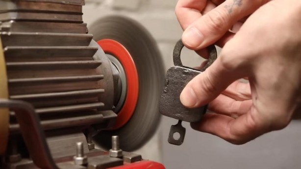 Foto - Paslanmış eski kilidi restore ederken gözlerine inanamadı! İçinden bakın neler çıktı