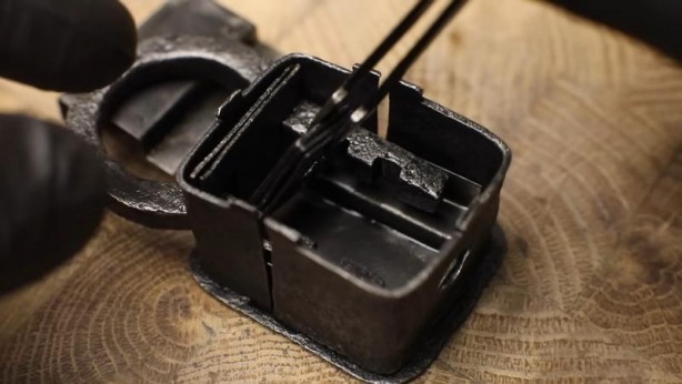 Foto - Paslanmış eski kilidi restore ederken gözlerine inanamadı! İçinden bakın neler çıktı