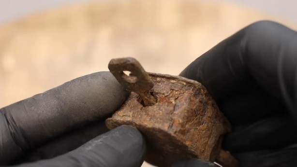 Foto - Paslanmış eski kilidi restore ederken gözlerine inanamadı! İçinden bakın neler çıktı