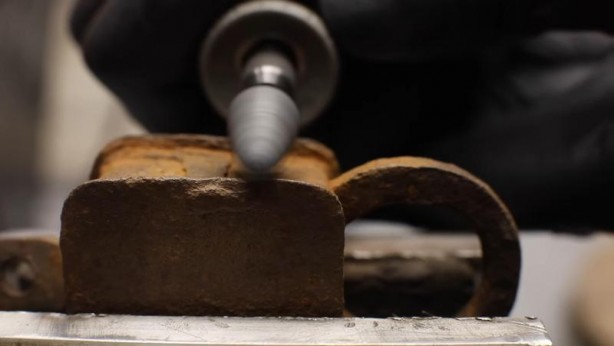 Foto - Paslanmış eski kilidi restore ederken gözlerine inanamadı! İçinden bakın neler çıktı