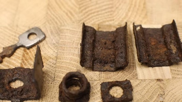 Foto - Paslanmış eski kilidi restore ederken gözlerine inanamadı! İçinden bakın neler çıktı