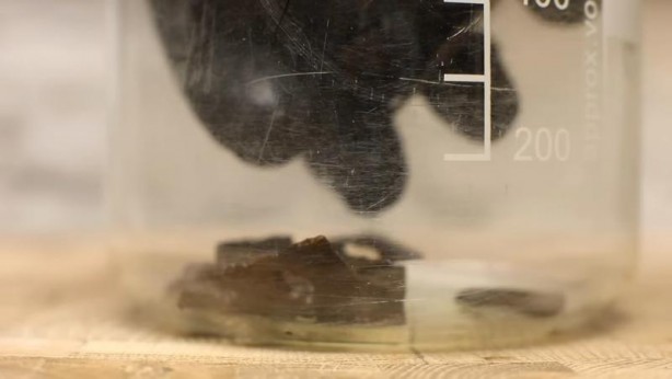 Foto - Paslanmış eski kilidi restore ederken gözlerine inanamadı! İçinden bakın neler çıktı