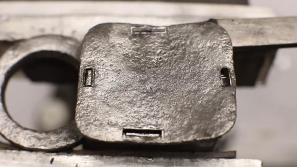 Foto - Paslanmış eski kilidi restore ederken gözlerine inanamadı! İçinden bakın neler çıktı